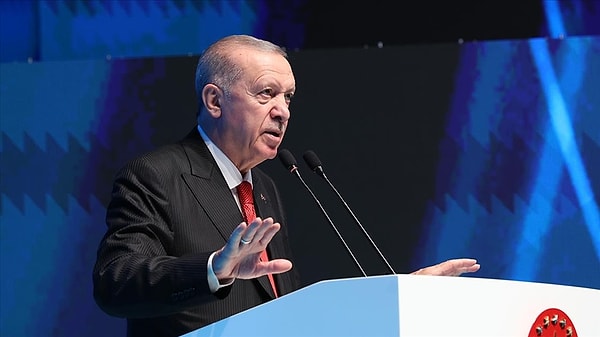 ''Etkileşim odaklı yeni medya düzeninin en büyük kurbanı ne yazık ki adalet oldu" diyen Erdoğan şöyle devam etti: 👇