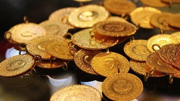 Türkiye piyasalarına bakıldığında altının gram fiyatı 2 bin 820 liranın üstünde. Çeyrek 4 bin 659, tam altın ise 18 bin 358 seyisine kadar çıktı.