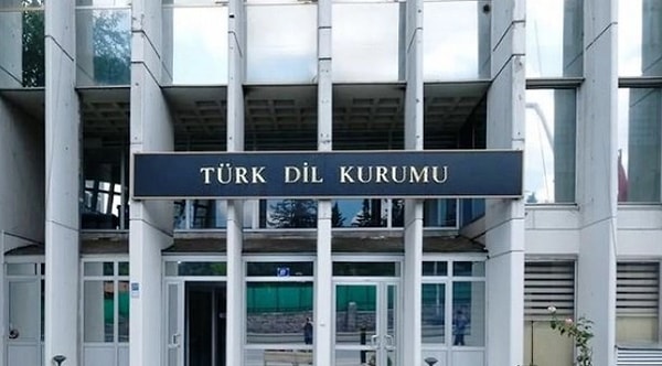 Ortak alfabe konusunda uzlaşı sonrası başlayan 'alfabe değişecek' tartışmalarına ise Türk Dil Kurumu (TDK) Başkanı Prof. Dr. Osman Mert'ten yanıt geldi.