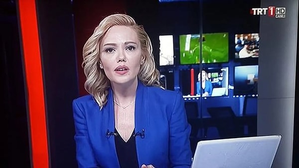 FETÖ'cü subaylar o gece darbe bildirisini okutmak istedikleri spiker Tijen Karaş'ı zorla stüdyoya indirdi ve metni okuttu.