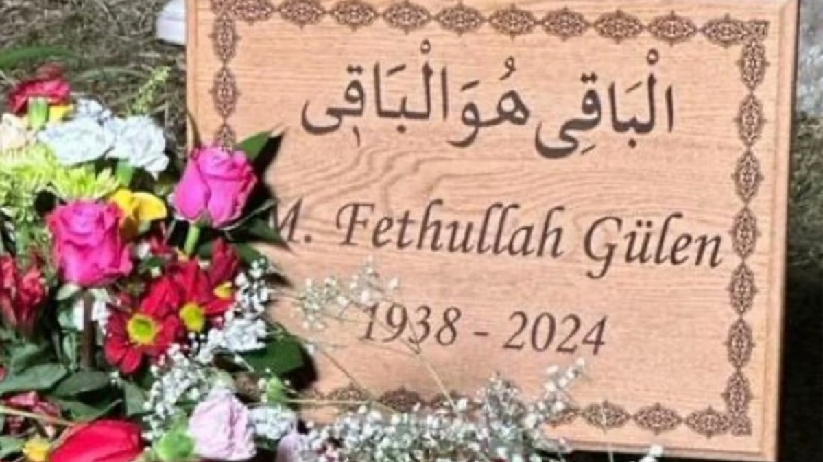 1941 tarihinde doğan Gülen’in mezar taşına Ulu Önder Mustafa Kemal Atatürk’ün ölüm tarihi de olan 1938 yılı yazıldığı görüldü. Erzurum’un Pasinler ilçesinde 27 Nisan 1941 yılında doğan Gülen, Atatürk’ün ölümünden bir gün sonra doğduğunu iddia ediyordu.