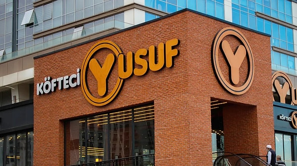 Geçtiğimiz aylarda restoran zincirinin bir şubesinde domuz eti kullanıldığı iddialarıyla gündeme gelen Köfteci Yusuf, bu defa yenilenebilir enerji projeleriyle dikkat çekiyor.